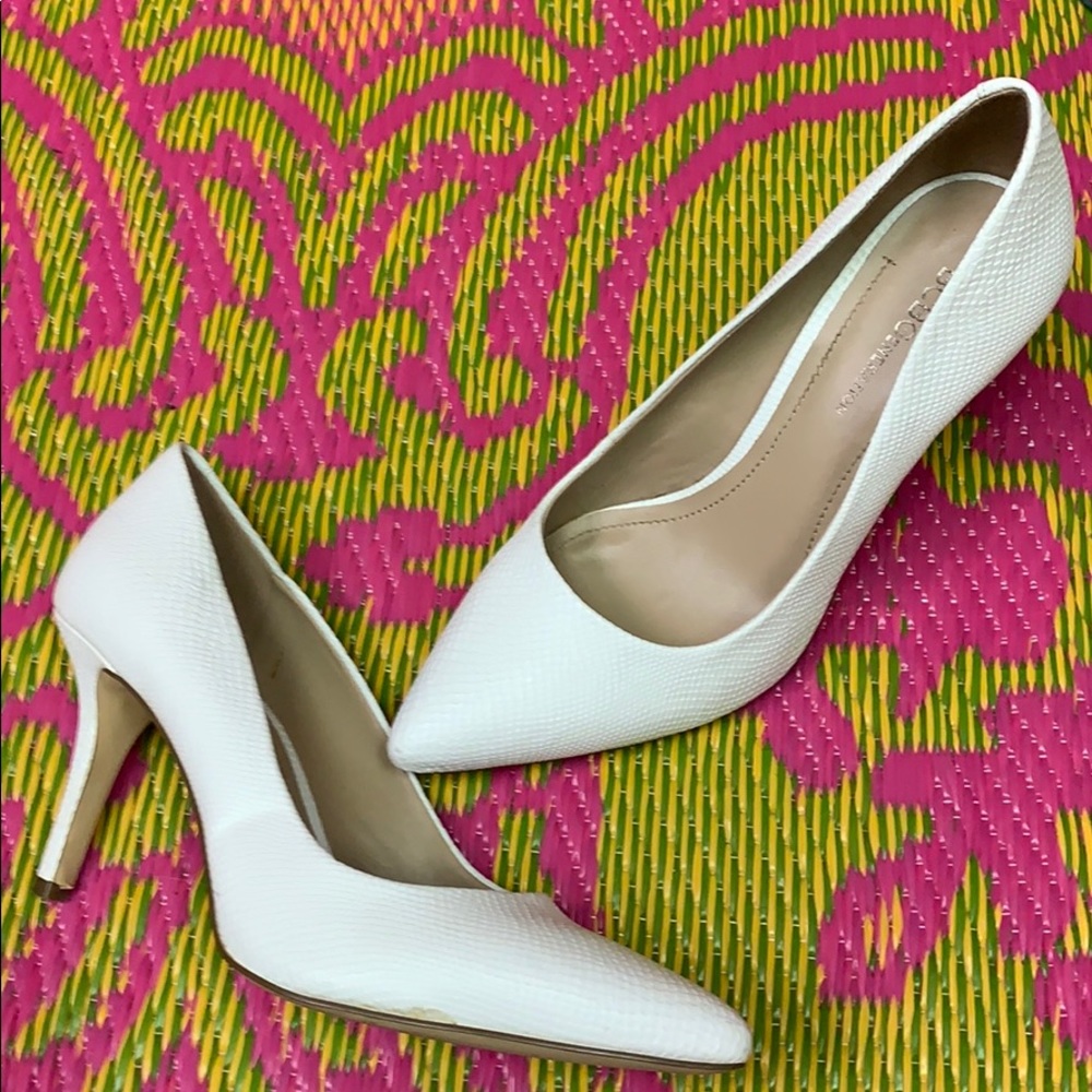 White pumps BCBG generation